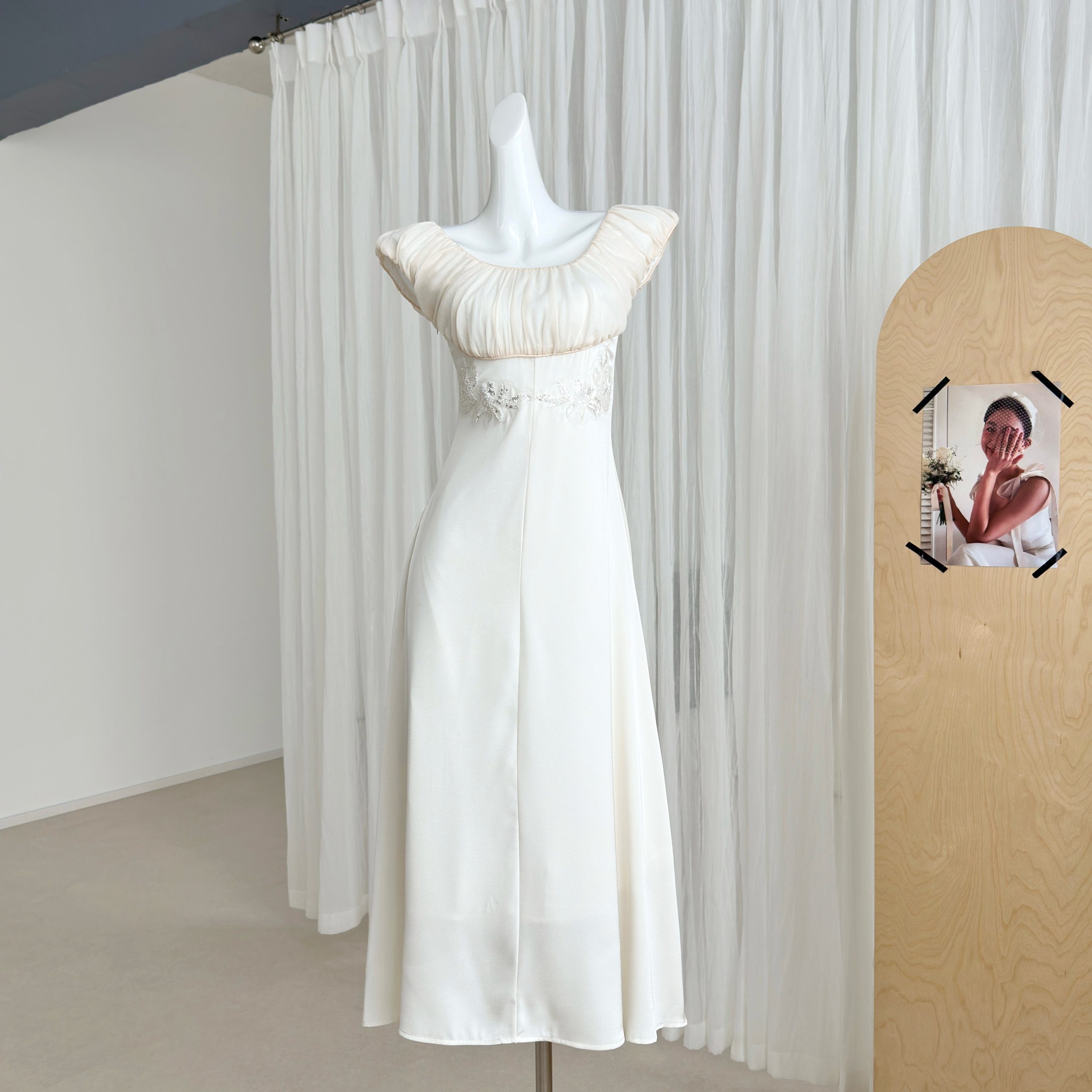 Elegant U-Neck Ruched Embroidered A-Line Maxi Dress - Image 3