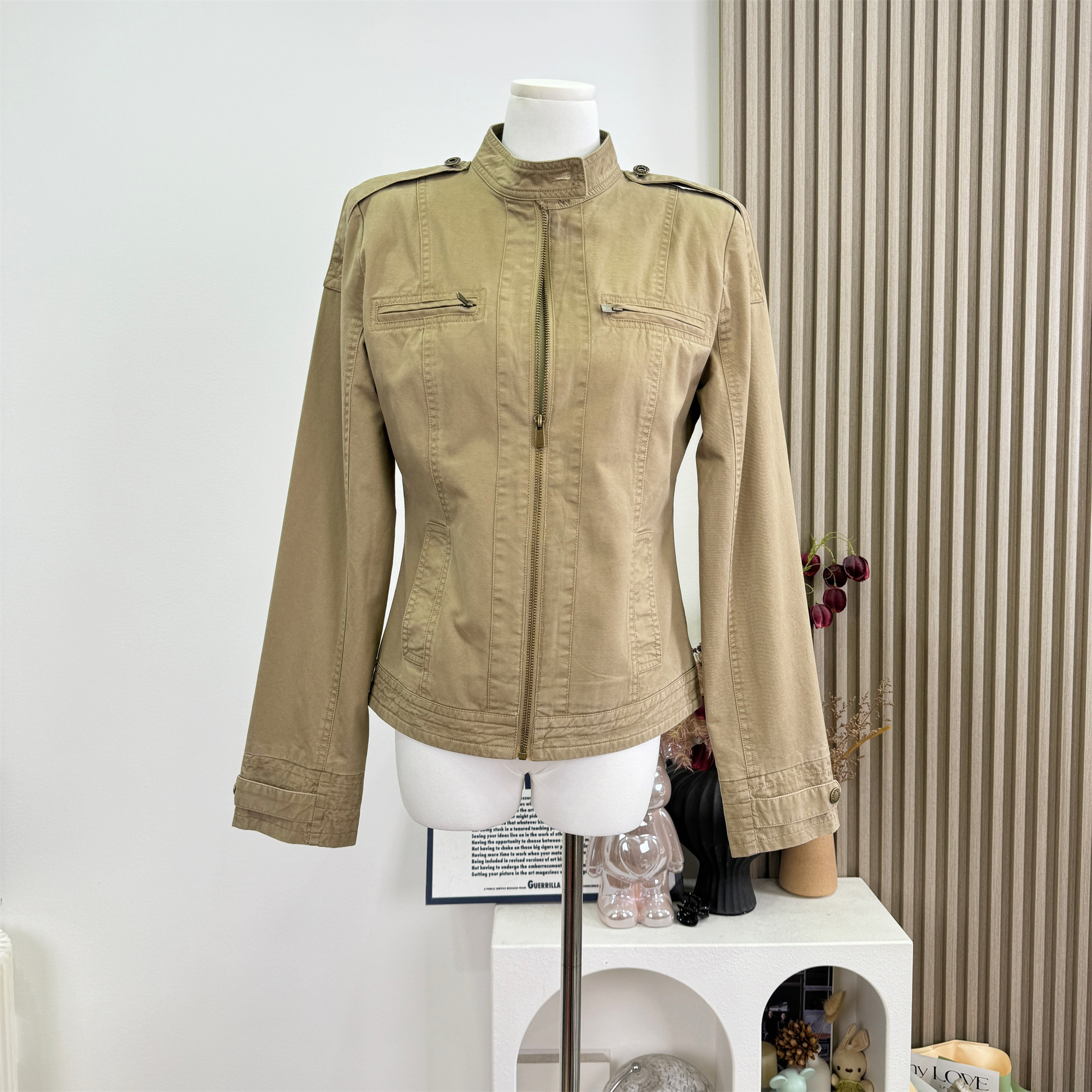 Tongiiuu American Style Vintage Washed Stand Collar Short Jacket for Women - Image 3