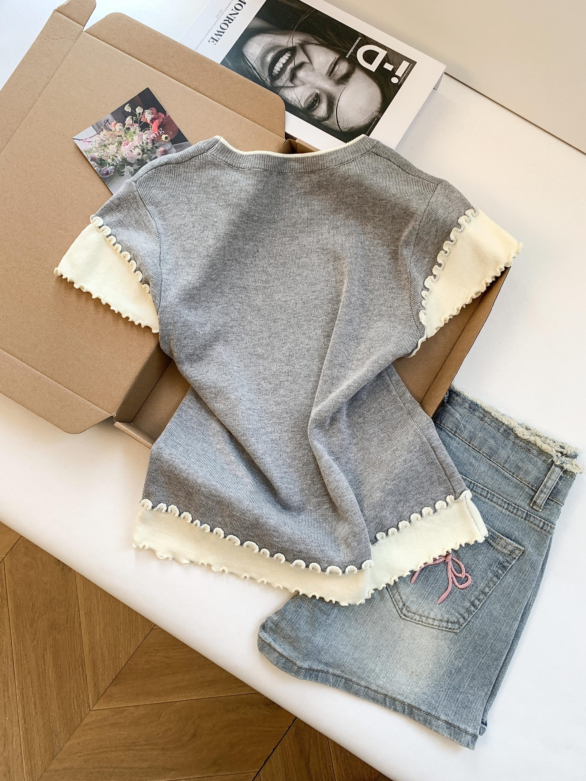 Women's Summer Short Sleeve Knit T-Shirt with Contrast Color Ruffle Trim - Image 3